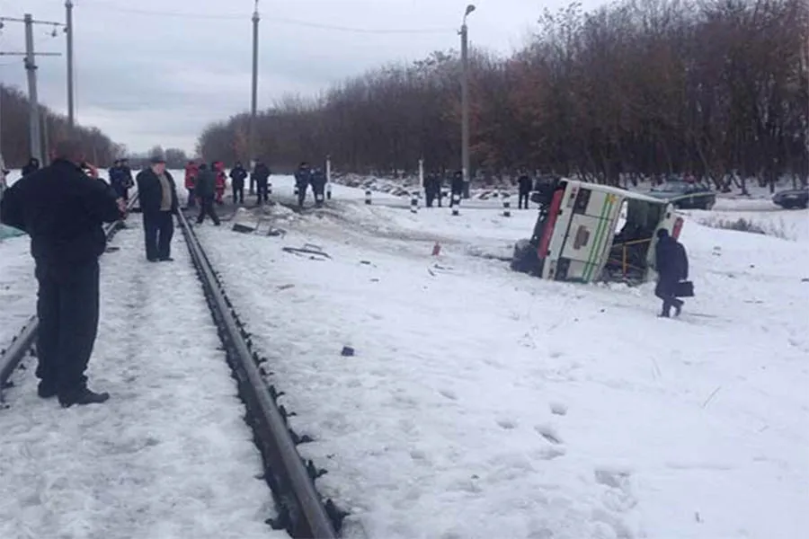 На Вінниччині потяг протаранив автобус