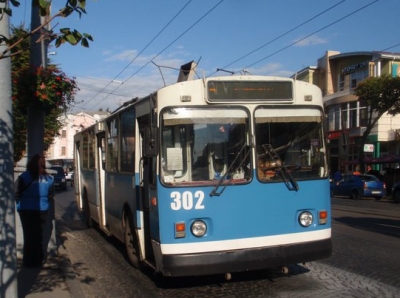 Через ремонт водогону на Київській тролейбуси змінять маршрут і графік руху