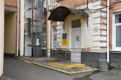 У вінницькому медцентрі №2 оновили входи та облаштували доступний простір