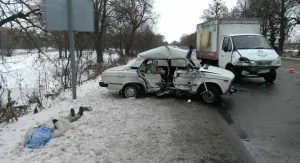 На Вінниччині «хлібовоз» врізався у «жигулі». Пасажирка легковика загинула, водій в реанімації
