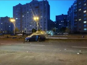 50 тисяч гривень заплатить водій Volvo, який зніс зупинку на Келецькій