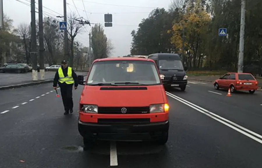 У Вінниці мікроавтобус збив двох 17-річних дівчат