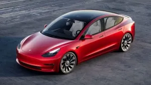 Tesla Model 3 знову подорожчали в США