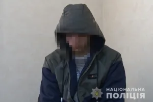 У Вінниці затримали зловмисника, який колов жінок голкою (Відео)