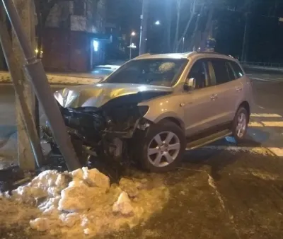 У Вінниці водій іномарки тікав від поліції і в’їхав в стовп