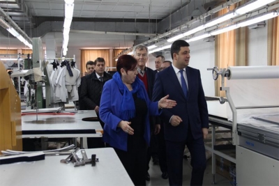 Володимир Гройсман під час візиту у Вінницю побував на фабриці &quot;Володарка&quot;