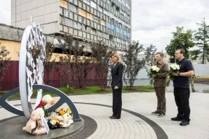 Олена Зеленська приїхала на місце ракетного обстрілу у Вінниці