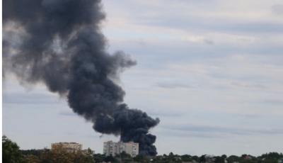 У Вінниці на Старому місті масштабна пожежа, густий чорний дим видно за кілометри (ВІДЕО)