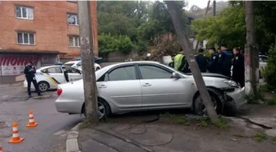 У Вінниці п’яний водій «Тойоти», тікаючи від патрульних, влетів у стовп