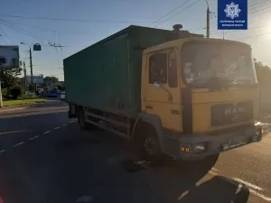 ​У Вінниці п'яний водій вантажівки в'їхав у тролейбус