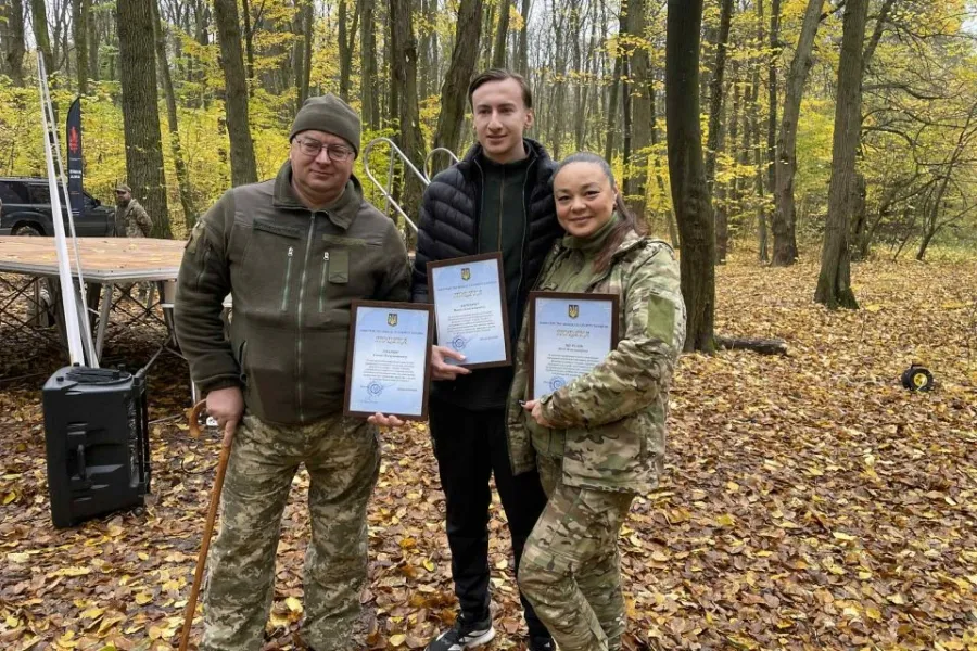 Трьох вінничан відзначено Подяками Міністерства молоді та спорту України за вагомий внесок у розвиток сфери національної та громадянської ідентичності .