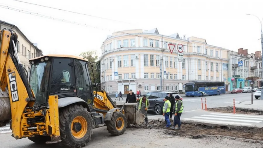 У центрі Вінниці біля облради звужують пішохідний перехід