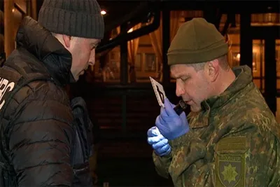 У Вінниці невідомий кинув на подвір'я ресторану предмет який вибухнув