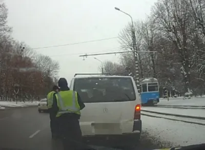 Завдяки пильним громадянам патрульні по гарячих слідах затримали підозрюваних у крадіжці (Відео)
