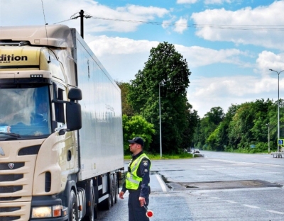 На трасах Вінниччини не вводитимуть обмеження руху для вантажівок у літній час