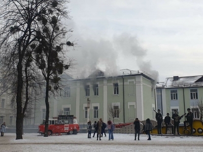 Евакуювали 575 учнів та 50 працівників. Подробиці ліквідації пожежі у школі Вінниці