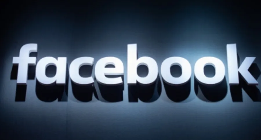 Борьба с фейками: Facebook будет продвигать проверенные новости о коронавирусе