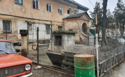 У Вінниці примусово демонтують «знайдені» паркани з воротами та огорожі