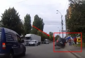 «Євробляха» промчалася Вінницею, мало не збивши людей (Відео)