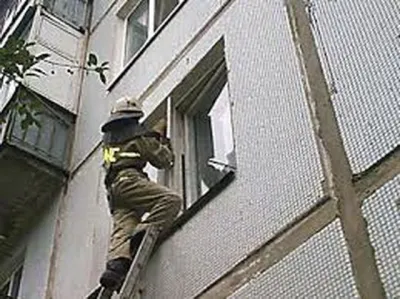 У Вінниці хвора пенсіонерка не змогла відчинити двері квартири, де витікав газ