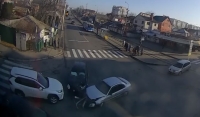 На розі вулиць Келецької і Шевченка зіткнулися три машини (Відео)