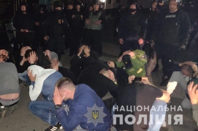 У Вінниці поліцейські припинили спробу рейдерського захоплення підприємства (Відео)