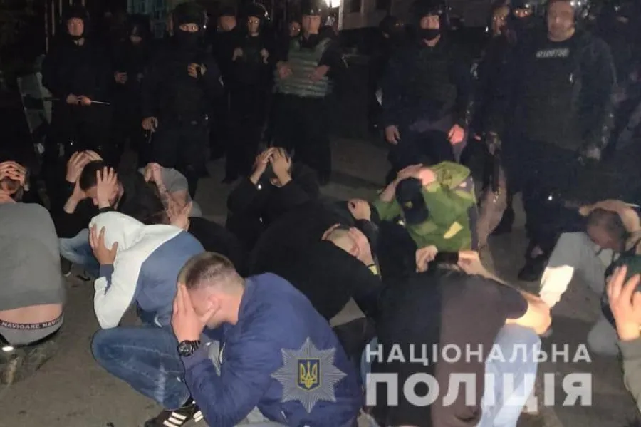 У Вінниці поліцейські припинили спробу рейдерського захоплення підприємства (Відео)