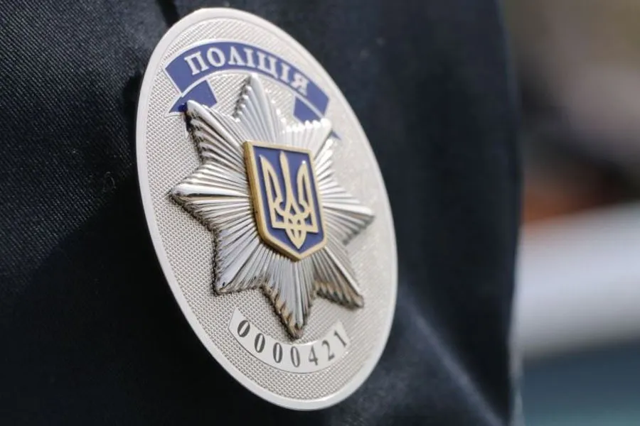 Поліція у Вінниці зловила порушника, який їздив на "Мерседесі" з підробленими документами
