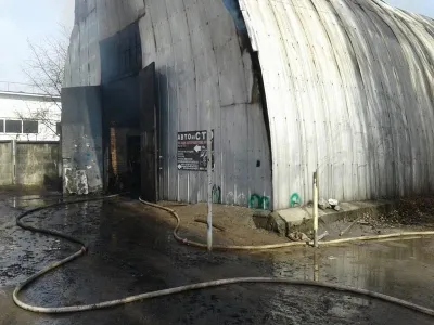 У Вінниці в ангарі, де ремонтували автомобілі, сталася пожежа